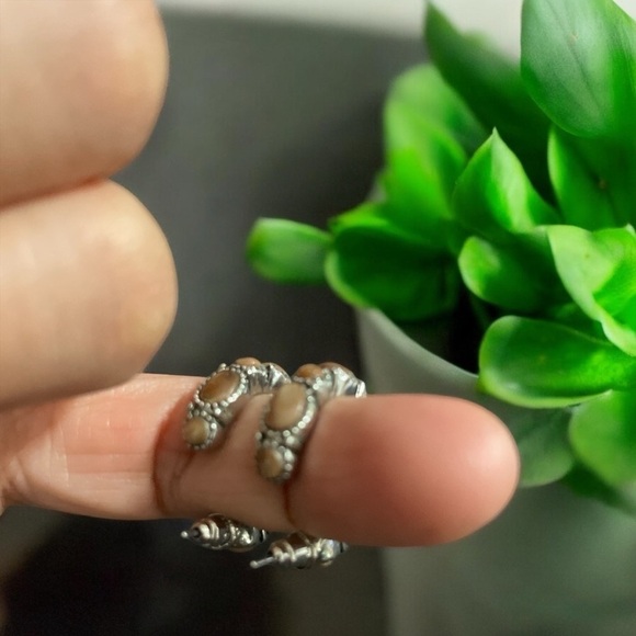 CHAPS hoop Post Earrings 7/8" Silver Tone Metal Multi
Tan Brown - Picture 5 of 10